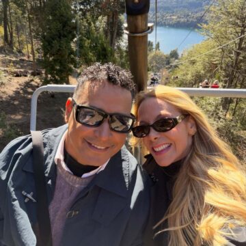 Carla Perez e Xanddy curtem viagem romântica em Bariloche; fotos