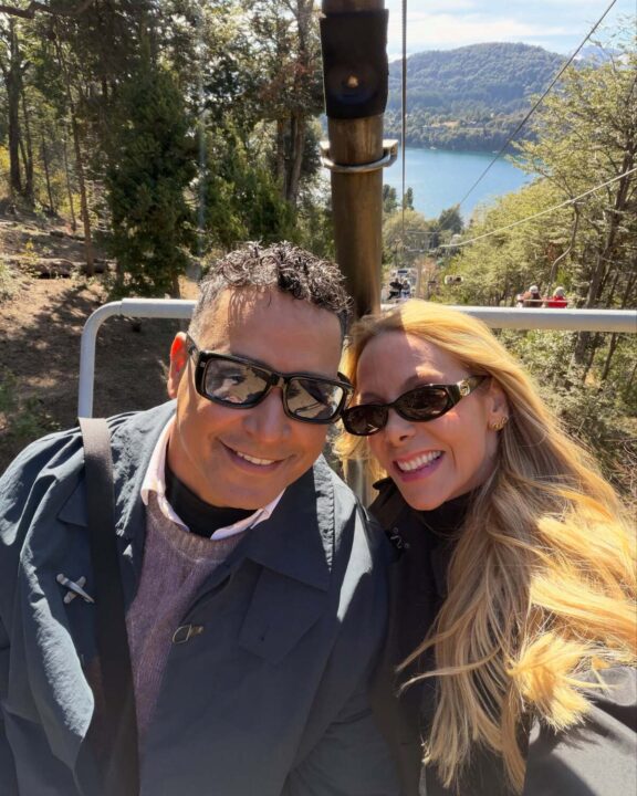 Carla Perez e Xanddy curtem viagem romântica em Bariloche; fotos