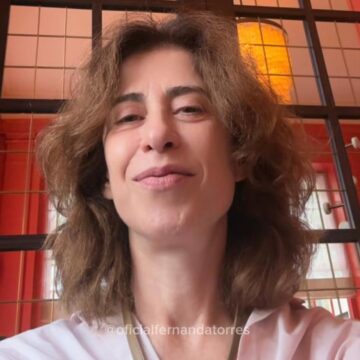 Fernanda Torres completa 61 anos e recebe homenagens nas redes sociais: “Patrimônio nacional”