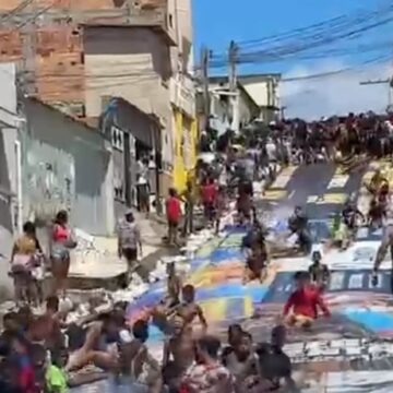 Evento que transforma rua em escorregador gigante movimentou Salvador neste domingo (27)