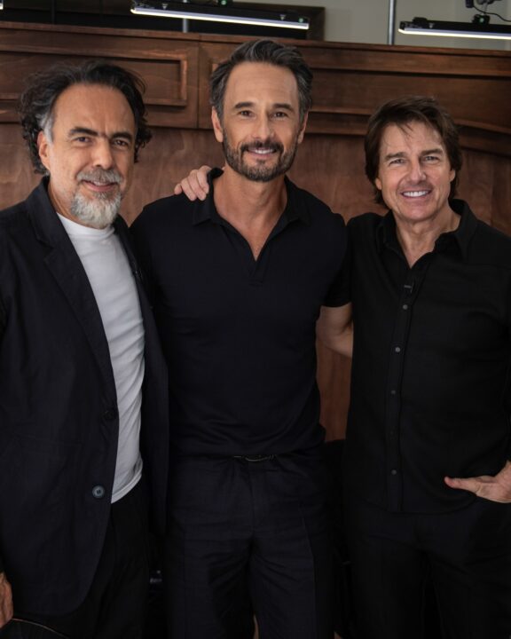 Rodrigo Santoro posa ao lado de Tom Cruise e Iñárritu e celebra encontro: “Dois gigantes”
