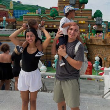Ary Mirelle e João Gomes aproveitam dia na Disney com os filhos Jorge e Joaquim; veja fotos