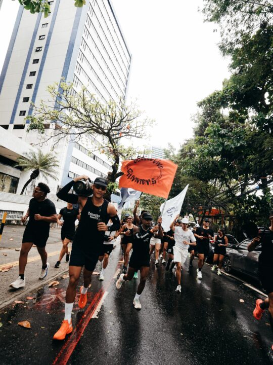 Conheça grupo de corrida gratuito que une esporte, arte e diferentes públicos pelas ruas de Salvador