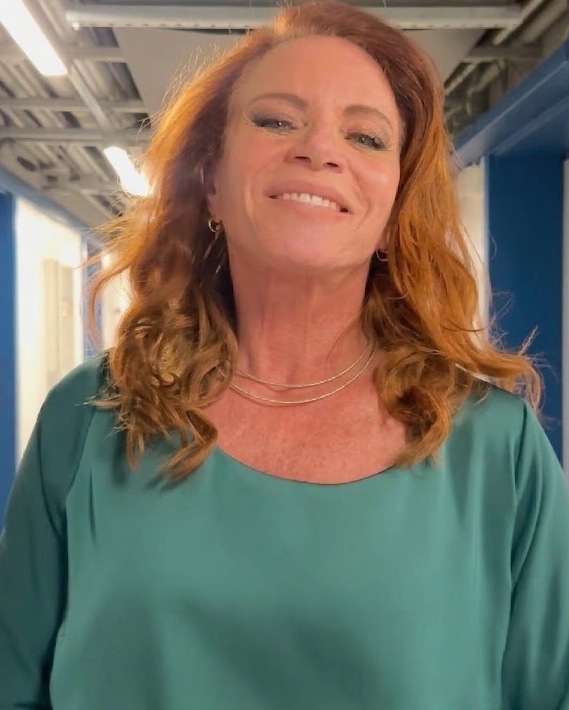 Aos 67 anos, Leilane Neubarth curte Rock in Rio com namorada e revela como está a vida após deixar GloboNews