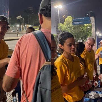 Bruna Marquezine e Shawn Mendes participam de ação solidária no Rio de Janeiro