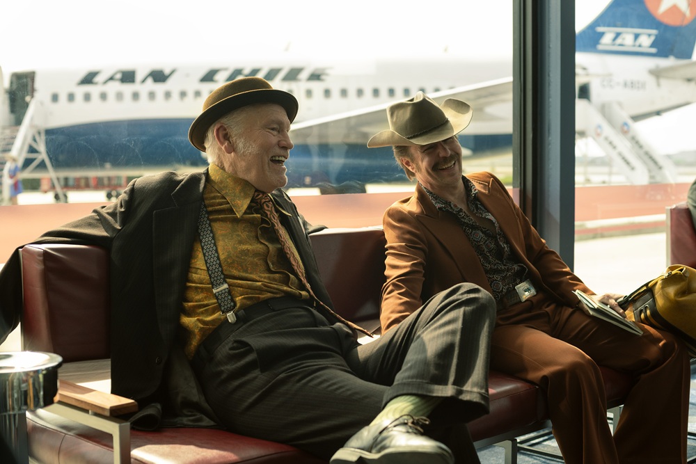 Ovacionado em Veneza, “Cavalo Selvagem Nove”, com John Malkovich, ganha trailer e data de estreia no Brasil