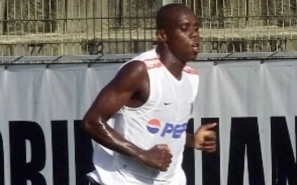Aos 49 anos, ex-atacante do Bahia, Corinthians e Vasco vive nas ruas e luta contra vício