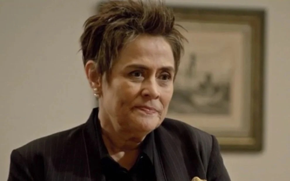 Fora da Globo há 21 anos, Nina de Pádua volta a emissora para ‘ferrar’ Ademir em Quem Ama Cuida