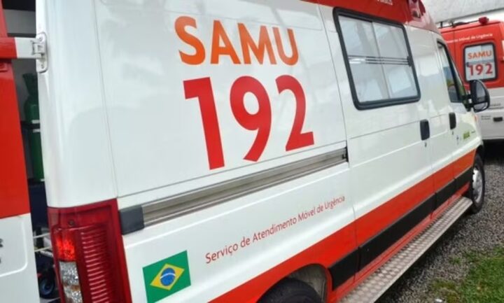 Socorristas são filmados acalmando pais que perderam filha de 7 anos em acidente de carro; vídeo