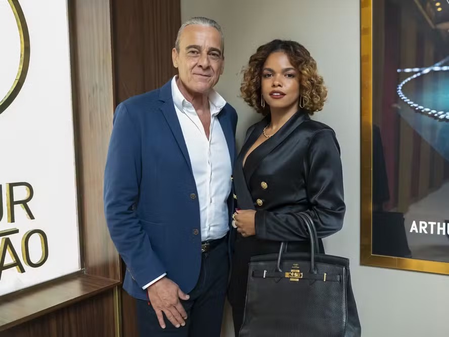 ‘Quem ama cuida’: Nancy se disfarça de empresária e fecha negócio com Ulisses