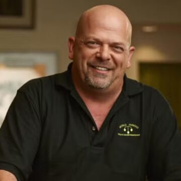 Aos 61 anos, astro de reality show passa por cirurgia cardíaca de emergência