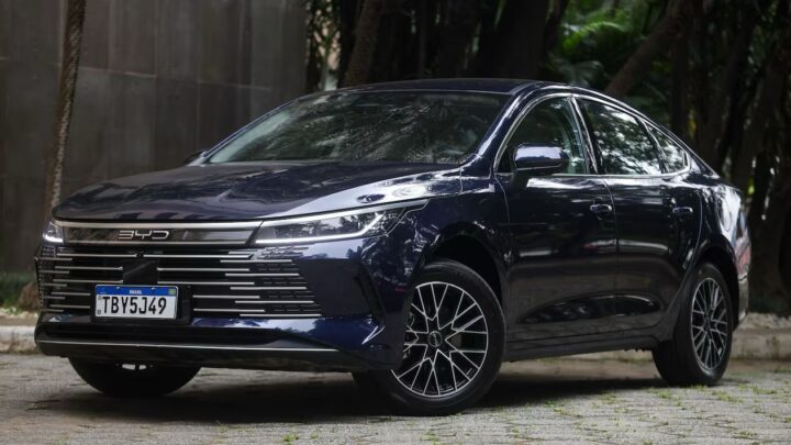 BYD King supera Toyota Corolla e lidera vendas no Brasil em agosto