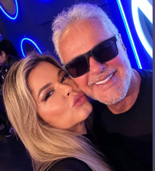 Aos 74 anos, ator afastado da TV abre o jogo sobre conteúdo adulto produzido pela esposa