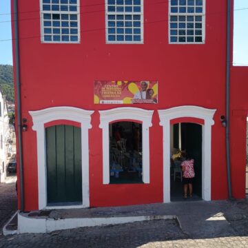 Irmandade da Boa Morte inaugura centro de cursos e anuncia oficina de confecção de joias de crioula em Cachoeira