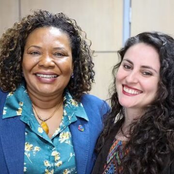 Poliglota e doutora: conheça Juliana Caetano, namorada de Margareth Menezes