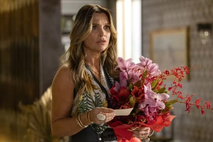 ‘Quem ama cuida’: Fábia recebe flores com bilhete misterioso e mensagem chocante