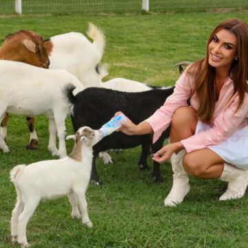 Aos 40 anos, apresentadora vive com animais resgatados em refúgio de 20 mil m² e casa com 12 quartos