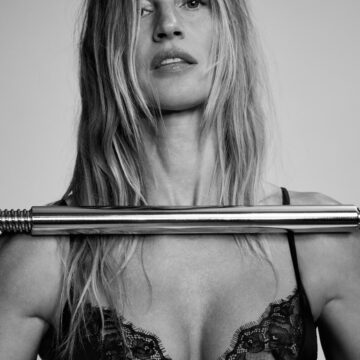 Gisele Bündchen é destaque na revista i-D e fala sobre família, bem-estar e a vida longe dos holofotes