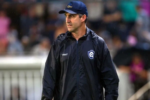 Ex-treinador do Vitória é demitido após derrota para o Bahia