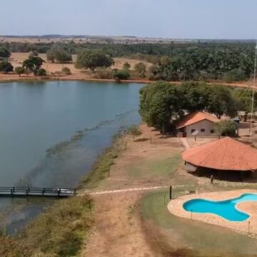 Aos 75 anos, cantor que saiu da pobreza hoje comanda fazenda de 7.200 km² com 20 mil cabeças de gado