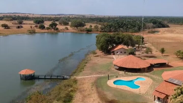 Aos 75 anos, cantor que saiu da pobreza hoje comanda fazenda de 7.200 km² com 20 mil cabeças de gado