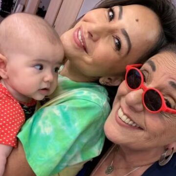 Leda Nagle encanta ao resgatar foto com Sabrina Sato e a neta, Zoe: ‘Adoro’