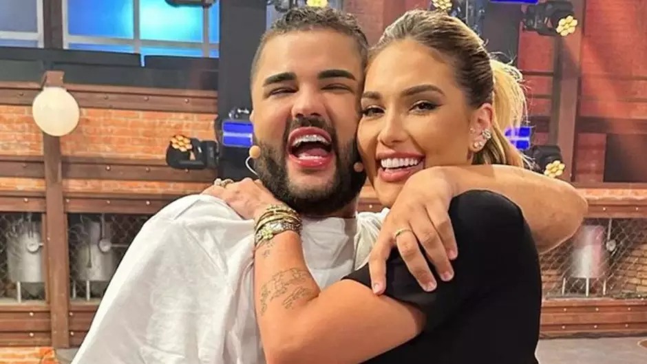 Lucas Guedez faz chamada de vídeo com Virginia após ela faltar no aniversario