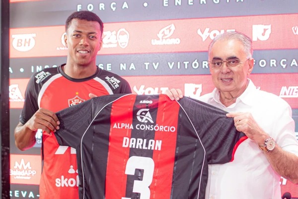 Darlan busca estreia pelo Vitória e mira oportunidade contra o Cruzeiro no Barradão