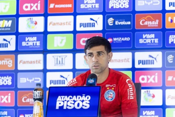 Acevedo projeta “clima de final” em confronto direto entre Bahia e Athletico-PR pelo G-4
