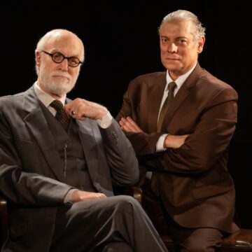 ‘A Última Sessão de Freud’ retorna a Salvador com nova temporada no Teatro Sesc Casa do Comércio