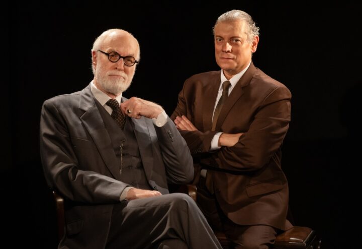 ‘A Última Sessão de Freud’ retorna a Salvador com nova temporada no Teatro Sesc Casa do Comércio