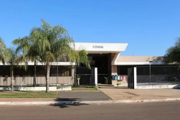 Passageiro espera ônibus por sete horas em rodoviária, processa empresa por atraso e consegue indenização na Justiça