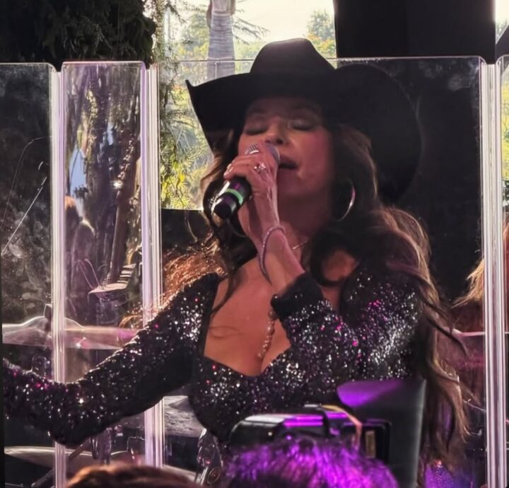 Shania Twain volta ao Brasil após oito anos e encanta convidados em show exclusivo; veja vídeo