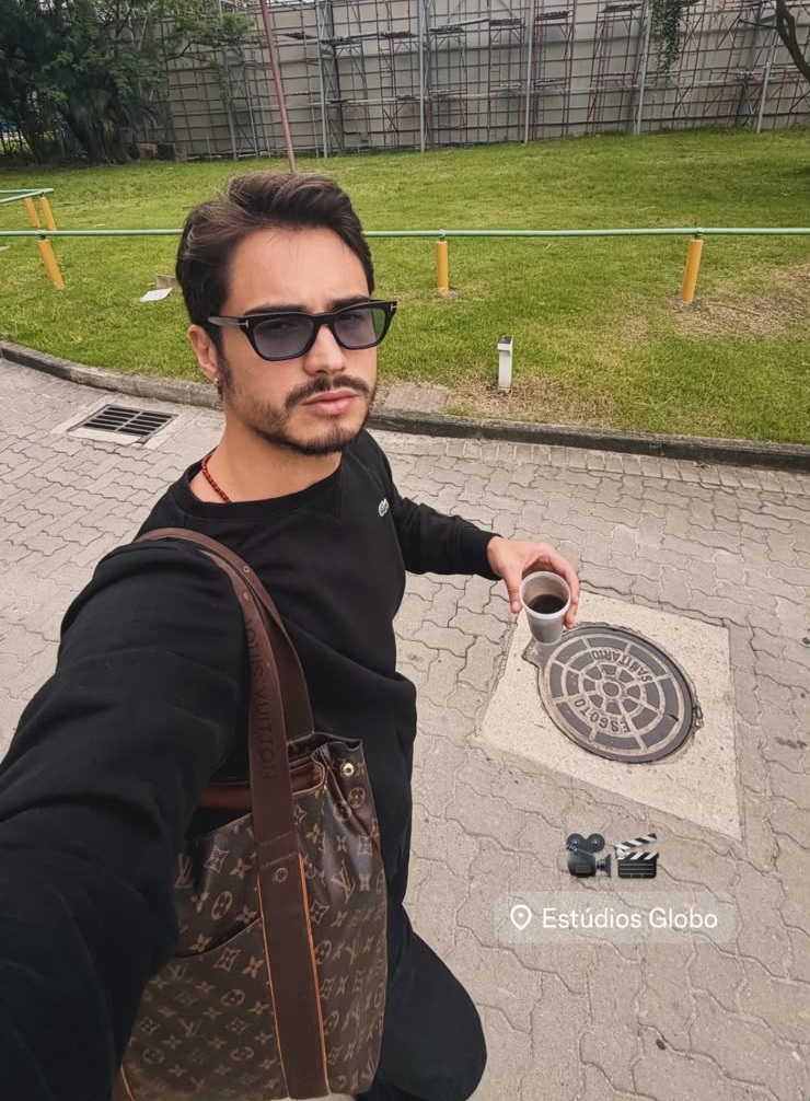Após temporada na Chapada Diamantina, Danilo Mesquita volta ao Rio para gravar novela da Globo