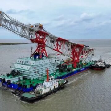Maior navio de cravação de estacas do mundo deixa a China rumo à construção da Ponte Salvador-Itaparica