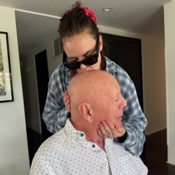 Filha de Bruce Willis compartilha raro momento ao lado do ator, diagnosticado com demência