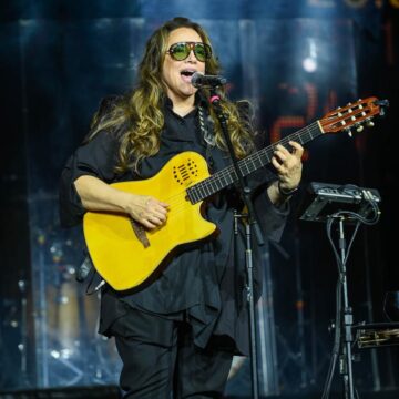 Ana Carolina apresenta turnê ’25 Anas’ em show na Praia do Forte; veja fotos