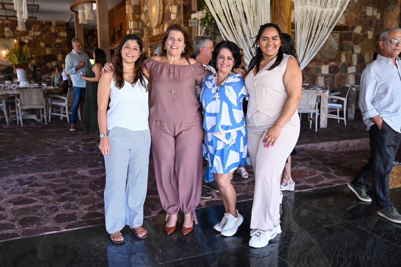 Denise Guadalupe, Carla Villar, Martha Correa e Marah Ferreira