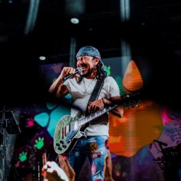 Bell Marques, Timbalada e Alexandre Peixe comandam carnaval fora de época em Comandatuba
