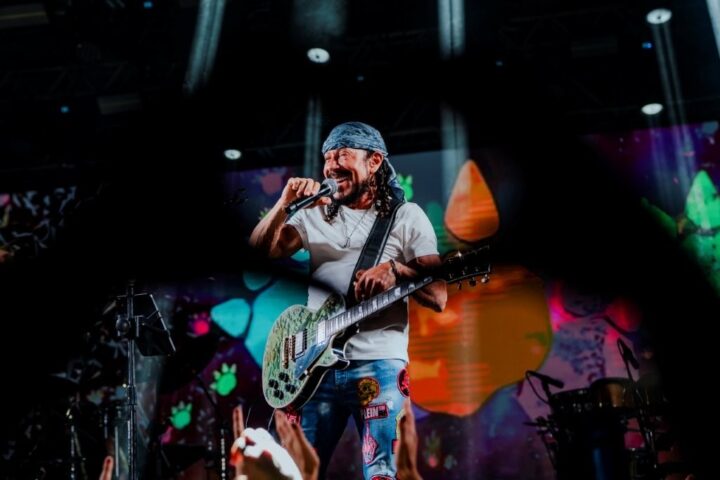 Bell Marques, Timbalada e Alexandre Peixe comandam carnaval fora de época em Comandatuba