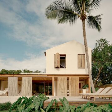 Casa de arquiteta em praia da Bahia é destaque em revista nacional; veja fotos