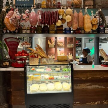 Palacete Tirachapéu inaugura primeira padaria e salumeria na Rua Chile