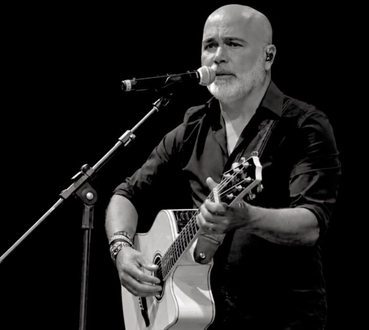 Morre Rick, da dupla com Renner, aos 59 anos após acidente aéreo