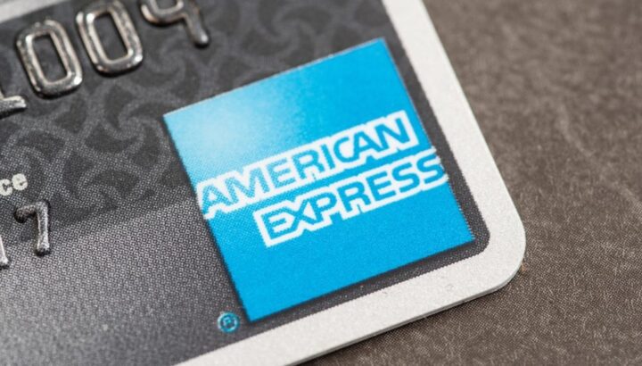 Santander e American Express encerram emissão de cartões no Brasil; saiba o que vai acontecer