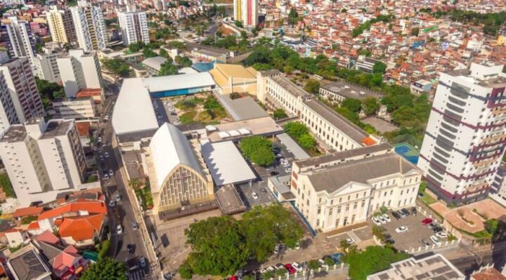 Tradicional colégio de Salvador oferece 40 bolsas integrais para Ensino Médio Noturno em 2027