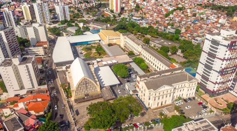 Tradicional colégio de Salvador oferece 40 bolsas integrais para Ensino Médio Noturno em 2027