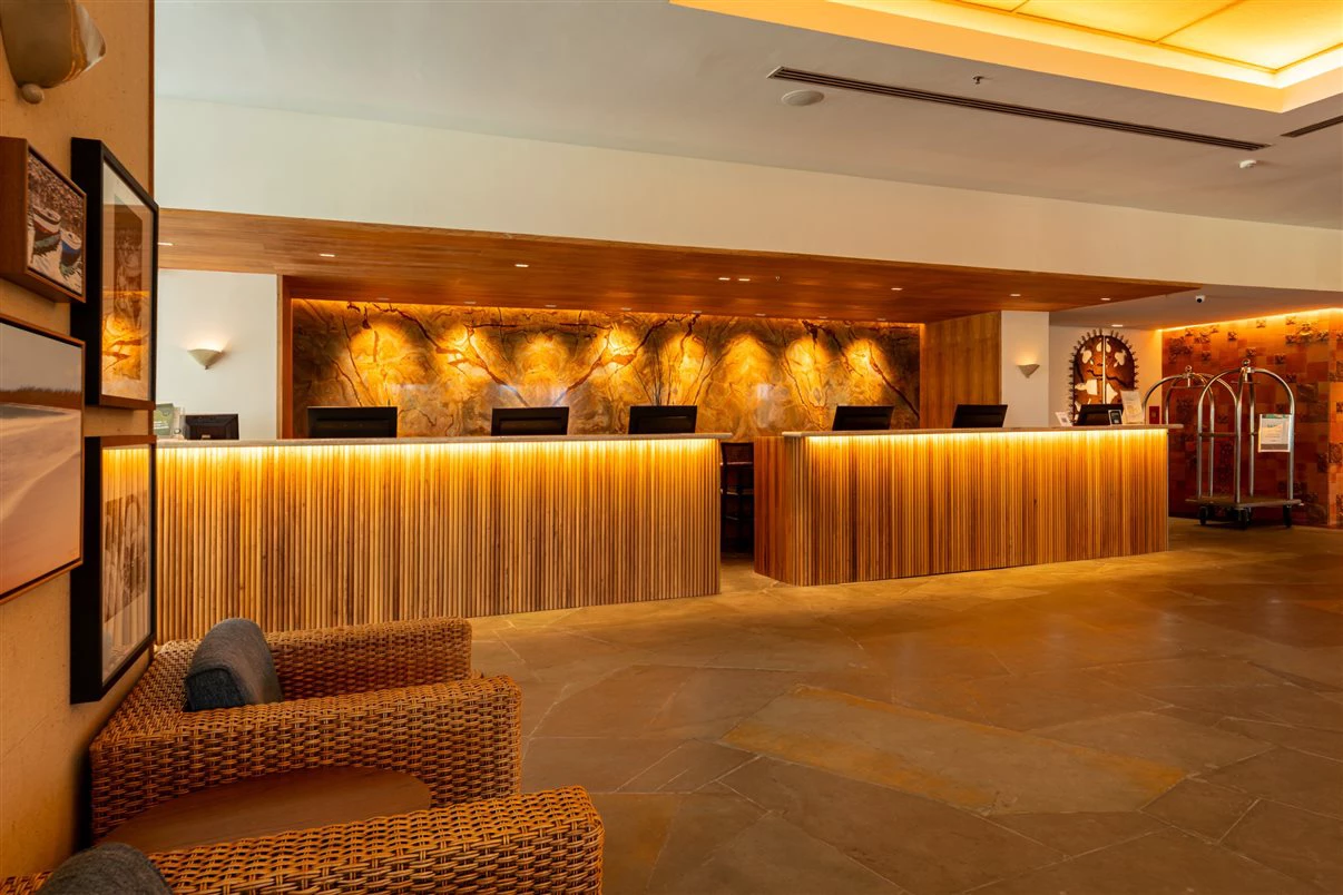 Deville Prime Salvador inaugura novo lobby com arte baiana e investimento de R$ 1,6 milhão; veja como ficou