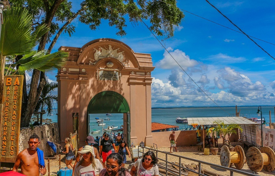 Morro de São Paulo recebe mais de 6 mil visitantes e tem ocupação próxima de 100% no feriado