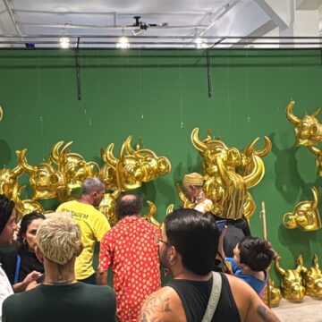 Corredor da Vitória recebe performance para inaugurar exposição no MAB