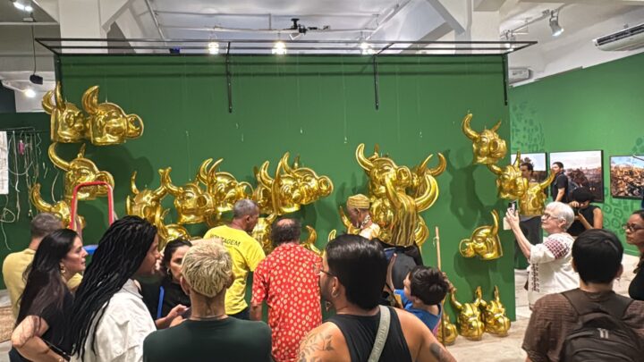 Corredor da Vitória recebe performance para inaugurar exposição no MAB